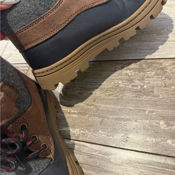 Carter's Kids Snow Boots in Navy, Tan and Burgundy Size 13 - Picture 7 of 9